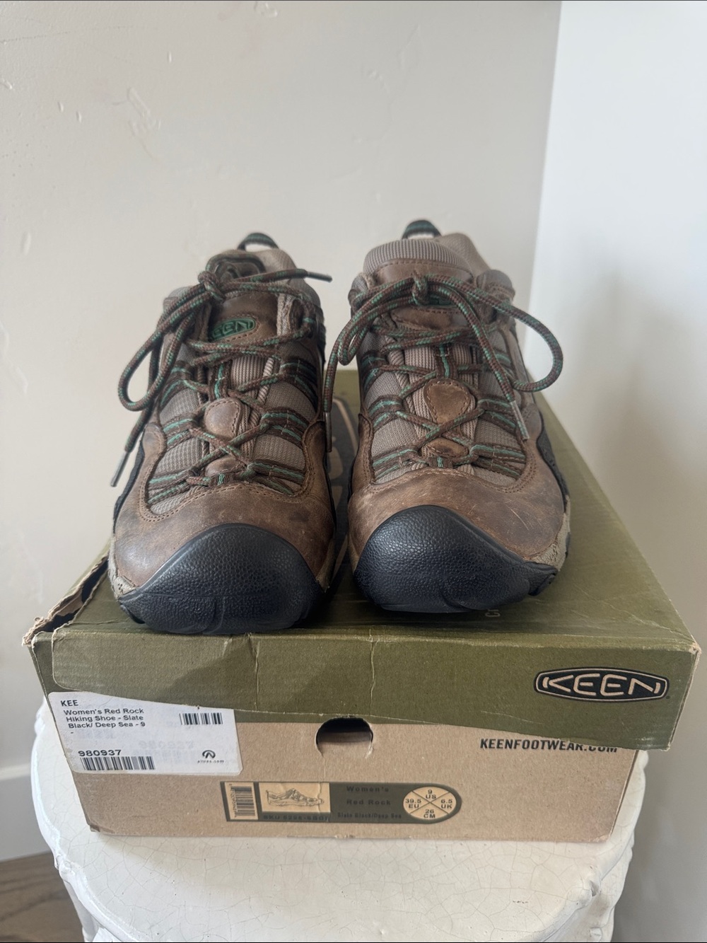 KEEN Women’s Brown and Black Leather Hiking Shoes Outdoors Performance Size 9